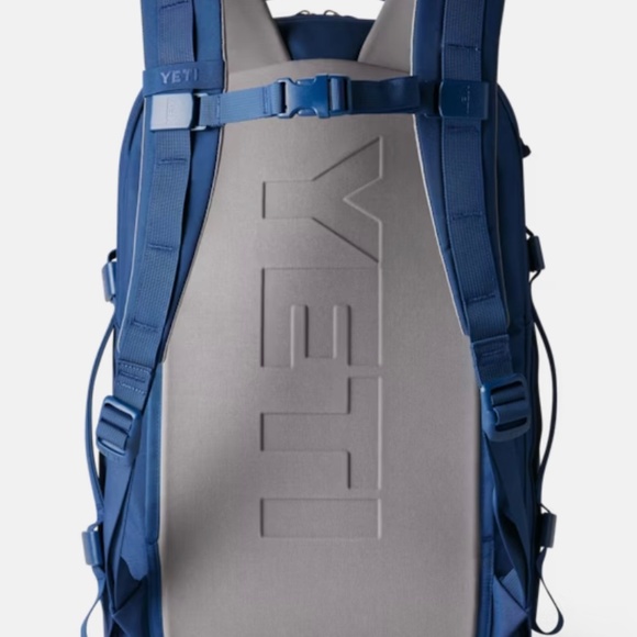 YETI NEW WITH TAGS CROSSROADS® 27L BACKPACK - Picture 4 of 12